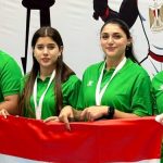 منتخب لبنان على منصة التتويج يرفع العلم اللبناني